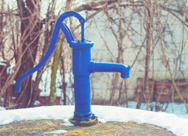 Устройство колодца возле дома решает проблему с его бесперебойным водоснабжением. Но для того, чтобы этот источник ра...